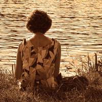 З чоловіком прожила я 15 довгих років. Потім Олег, несподівано, мене покинув. Я дізналася, що він виїхав за кордон. Дітям він телефонував, майже, щотижня, а зі мною не спілкувався.