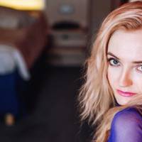 У неділю ходили ми в гості з чоловіком до друзів, тепер майже тиждень не розмовляємо. Він мені заявив, що у всіх дружини як дружини, одна я – ніхто. Всі працюють нарівні з чоловіками, в бюджет сімей