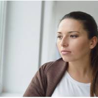 На роботі я випадково дізналася, що мій чоловік заробляє значно більше, ніж приносить додому. Виявляється, всі його заробітки зберігаються у його мами.