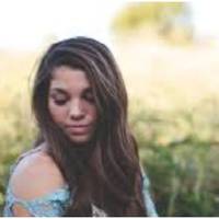 На день села були запрошені найпочесніші жителі і вихідці з села, була серед них і Оксана Петрівна – професор інституту. Серед меценатів був Олександр Петрович.