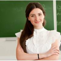 До того, як переїхати в село, Олександра потрапила після інституту в школу, де познайомилася з Павлом, молодим вчителем з історії. Дівчина відразу закохалася в Павла, він був особливим.