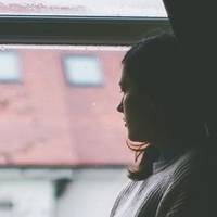 В суботу вранці мені зателефонувала мама, вона сказала, щоб я помінялася квартирою зі своєю молодшою сестрою: Оксана з чоловіком в мою однокімнатну, а я – до батьків.