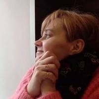 П’ять років тому Тетяну скоротили з роботи, вона рік щось шукала, але роботи так і не знайшла. І тоді Тетяна пішла прибирати квартири. Їй 57. У день більше однієї квартири зараз вже не прибирає, і ко