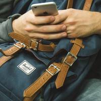 Як тільки мій брат одружився, привів невістку до батьків. Вона нічого не хотіла робити. Мама прибирала за неї, прала їх брудні рушники та білизну. Спочатку вона мовчала, а потім стала їй робити зауваж