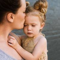 8 років тому Галина з донечкою повернулася до своєї матері після розлучення, і вони стали жити втрьох. Галина добре заробляла. Зробила ремонт у їх квартирі, відремонтувала дачу, возила маму з донькою