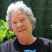 Моя донька з зятем святкували новосілля. Сидимо за столом, їмо, тут піднімається сваха: – Діти мої, ви такі молодці, вітаю вас, чудову квартиру купили. А донька моя Марина їй говорить: