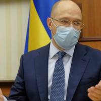 Прем’єр: якщо батьки не зможуть купувати маски для учнів, це зробить держава