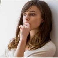 Після того, як не стало свекра, я запропонувала мамі чоловіка перебратися до нас. На той час ми побудували великий заміський будинок. Одного разу я мимоволі підслухала розмову чоловіка з його мамою.