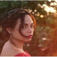 Свекруха приносить мені пакети з одягом для дітей, я вибираю, що підійшло, і віддаю їй за це гроші. За ціною ніби нормально, хоча, якщо чесно, навіть цін не знаю – не цікавилася, повністю довіряла све