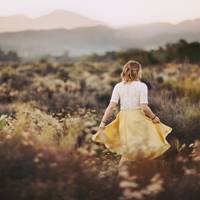 Одного разу, коли повернувся з чергової поїздки, не застав дружину вдома. З дитиною сиділа сусідка. «Мила панянка», під натиском, відкрила мені очі.