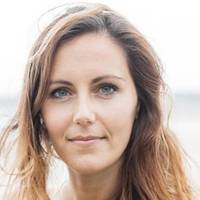 На початку літа Софії подзвонила сестра: – Софіє, мамі потрібно пральну машину нову купити, вона руками весь одяг пере. З тебе половина. Після цього Софія взяла кредит.