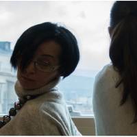 Інші бабусі онуків на моря возять щороку, подарунки дарують, а наша – ніколи, нічого дорожче шоколадки Павлику не купила. При цьому гроші у неї є. Живе скромно, м’яса не їсть, нічого такого не купує,