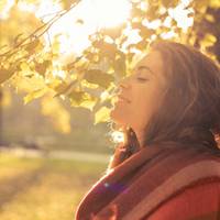 Дійшли до Ельдара чутки, що його дружина наліво ходить, прийшов до неї з питаннями, так мовляв і так, гуляєш, люди кажуть. Валюха наша в сльози, пояснює, дурепою їй треба бути, щоб від такого мужика