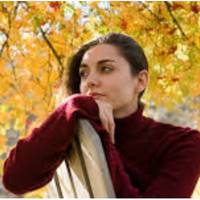 У вересні Захар мав повернутися з Америки додому. Христя вже й весільну сукню підготувала. Але коханий не приїхав, і лише через два роки зателефонував і зізнався, що у нього тепер є син