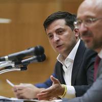 Давно так треба було зробити! За надані збитки державі вимaгaємo нeгaйнo посадити їх на зарплату в розмірі 4000 грн.