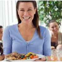 Минулого тижня ми смажили картоплю у нас на дачі. Все було чудово, ми спілкувалися, і тут на мій телефон приходить повідомлення від Руслана. Я не зовсім зрозуміла, навіщо він мені пише, якщо ми зараз