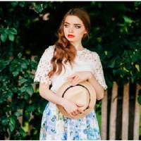 Своє весілля я пам’ятаю, як в тумані. А на наступний день я побачила маму Андрія, вона нічого мені не сказала, просто стояла і дивилася, але цей погляд я не забуду ніколи. Минуло десять років.