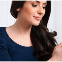 Назар все частіше почав помічати за дружиною, що вона завжди носить телефон при собі, шаріється, коли до неї приходять повідомлення, знаходить причину, щоб піти в цей час в іншу кімнату.