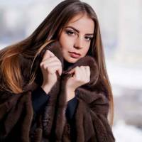 – Так я тільки подумаю про закордон, як чоловік мене на наступний же день туди відвезе. А ти що з себе уявляєш? Босоніжки, он, третій рік носиш!