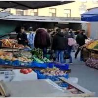 В суботу я мала йти на ринок за продуктами, але цього разу я відправила туди свого чоловіка. Він завжди каже, що я не вмію вибирати продукти, не те, що його мама.