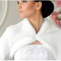 20 років тому наречений покинув мене біля РАЦСу, не пояснивши причини. Через два роки я таки вийшла заміж, у мене є донька. Якось я йшла до мами і випадково зустріла свого колишнього нареченого.