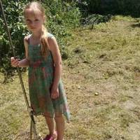 Люди, допоможіть цій дівчинці! Там Біда! У свої 9 рочків Богданка змушена щодня тяжко працювати…”Зворушлива історія попелюшки” із Буковини Реп0ст та “+”