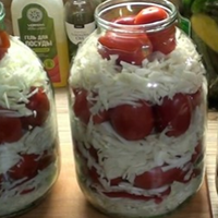 Смачні помідори та хрустка капуста в одній банці. Покроковий рецепт приготування