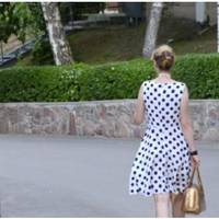 Батьки сказали Михайлові забути про Оленку раз і назавжди. Михайло не послухав, і пішов жити до своєї Оленки. Через три місяці, Оленка зрозуміла що чекає дитину, саме в цей день до неї прийшла мати