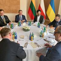 Тільки що прийшла чудова новина! Польща, Україна та Литва об’єднатись і будуть діяти разом. Дмитро Кулеба щойно розказав перші деталі..