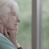 У п’ятницю домовилися ми з невісткою зустрітися на дитячому майданчику. Спека, діти бігають в шортах, в майках, дивлюся, а внучка моя, Ілонка, в сарафані і в зимових черевиках йде.