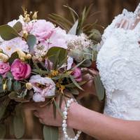 Моя сестра рідна виходила заміж. Живе вона в селі і весілля мало бути в шалаші дуже велике, щоб запросити усіх родичів. Чоловік сказав, що ми подаруємо лише тисячу гривень. Я дуже засмутилася.