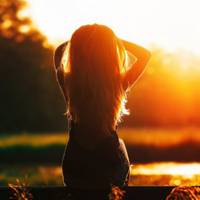 «Не послухала ти мене – не ходила до сповіді, то чого прийшла?» Галина мовчки поклала фото Надійки на стіл. Ворожка взяла його в руки і почала розглядати. «Що ж, слухай, що скажу тобі.