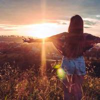 Чоловік мене кинув. Забрав всі наші накопичення на власне житло і втік. Я залишилася в орендованій квартирі з шестимісячною дочкою на руках. Моя мегера-свекруха, дізнавшись про це, приїхала до мене