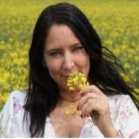 Мама склала мені в сумку продуктів, і я поїхала додому. Чоловікові я не телефонувала, так як думала, що він на роботі. Я планувала приїхати додому, приготувати йому чогось смачненького, влаштувати сю