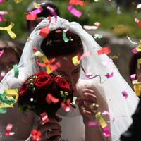 Як тільки я познайомилася зі своєю свекрухою вперше, то сказала чоловікові, що жити з нею не буду і дня. Ми стали орендувати квартиру. Але життя повернулося в інший бік: знайомий чоловіка покликав на