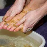 Натріть ноги цим засобом і попрощайтеся з варикозним розширенням вен, мозолями і потрісканими п’ятами всього за 10 днів!