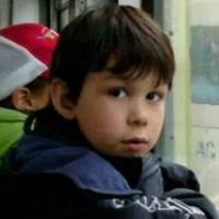 Незнайомець в автобусі зробив зауваження хлопчику, який їв цукерку. Відповідь малюка запам’ятають усі пасажири