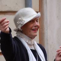 Свекруха Зої просила свого сина взяти кредит для неї, щоб вона поїхала в санаторій. Чоловік вже мав йти в банк, та Зоя сказала, що віддавати борги його мами не збирається.