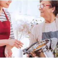 В неділю я вирішила ліпити вареники. Попросила невістку мені допомогти. Вона погодилася і за годину ми вже смакували домашні вареники.