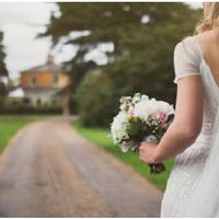 За тиждень до мого весілля у моєї мами був день народження. Ми прийшли до неї в гості, сіли за накритий стіл, і тут Олександр каже, що розриває заручини і весілля не буде.