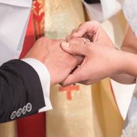 Я вийшла заміж за свого чоловіка, зовсім не кохаючи його. Ми часто розходилися, а потім знову жили разом. Так минуло багато років, але я досі заміжня, бо мій чоловік не такий, як усі