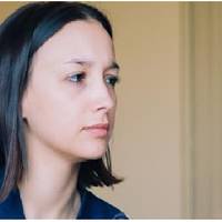 Якось я вийшла з сином на прогулянку. Граючись на дитячому майданчику, я зустріла свою знайому. Вона мені розповіла про те, що у мого чоловіка є інша жінка.