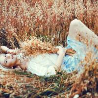 «А ти не хочеш одружитися зі мною?» – «Чому б ні? Тільки спершу ти доведи, що я в тебе єдиний, що кохаєш лише мене. Розумієш?» – якоюсь чужою усмішкою усміхнувся Євген.