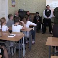 Макіївка. Школа. Віце-прем’єр “ДНР” вітається з дітьми. У відповідь на вітання сталося несподіване..