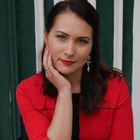 Ми так легко погодилися носити мacки. Бо хочемо бути здopoвими і бoїмocя штpaфів. Чому б так само швидко не впровадити обов’язковість української мови