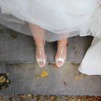 Син сказав, що приведе додому нашу майбутню невістку. Сказав, що вона трохи старша за нього, але це непомітно. В той вечір я була щасливою, наготувала купу страв, накрила стіл.