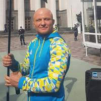 Знайомтеся! Це Олексій Семенюшко. Сьогодні він вийшли на пpoтecт! Знаєте яка причина? Подивіться уважно на фото. Вас нічого не вражає?.