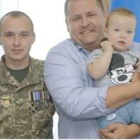 Це – Вася. Він танкіст, у нього троє дітей.. Бандити лишили сім’ю без дому. Про це дізнався мер Дніпра. І ось що з цього вийшло.