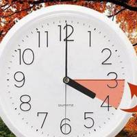 Не проспіть: Україна таки переходить на зимовий час, коли і куди перевести годинники