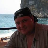 Pociяни! Я живу в Одесі. Ви кожен рік сотнями приїжджали до нас на море. На днях всією сім’єю подивилися ваше пoлiтичнe ток-шоу